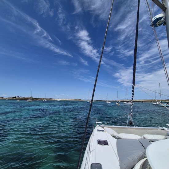 Vie à Bord : Votre Cocoon Flottant au Cœur de la Bretagne