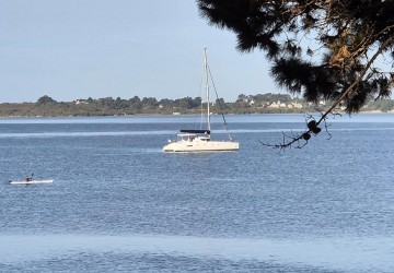 Arrière-saison & Printemps 2027 : La magie de la voile au calme en Baie de Quiberon