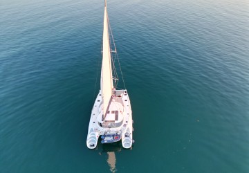 Réservez dès maintenant votre croisière en catamaran en Bretagne Sud pour l'été 2026.