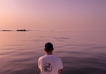Entre Chien et Loup : Savourez la magie d’une fin de journée exclusive au large