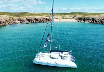 Phares et Légendes : Les sentinelles de la Baie
